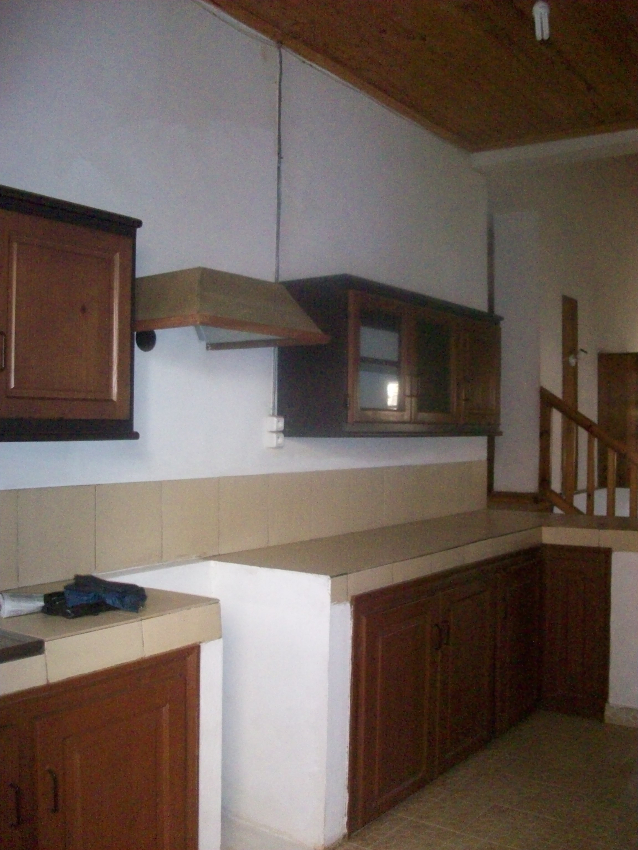 VILLA BASSE 4PIECES A LOUER A AMBATOBE Miniature 2