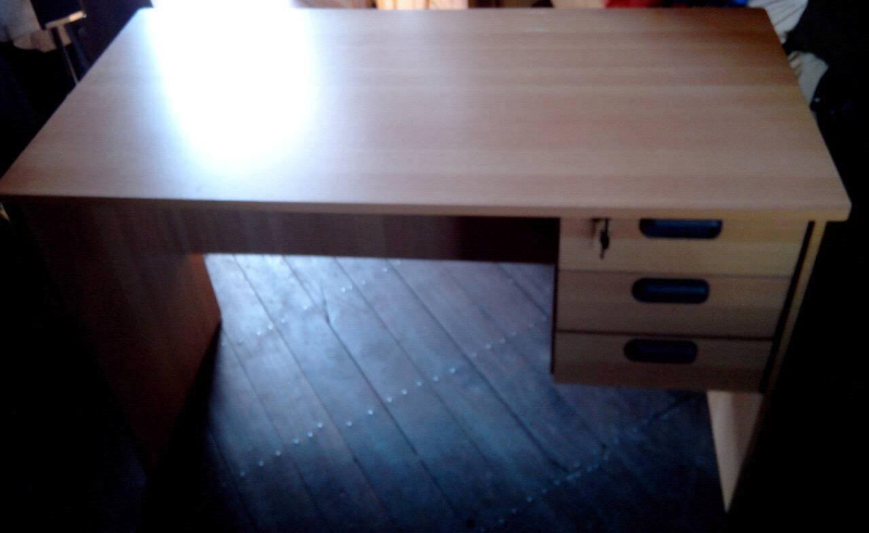 Table de bureau à vendre - Antananarivo, Madagascar