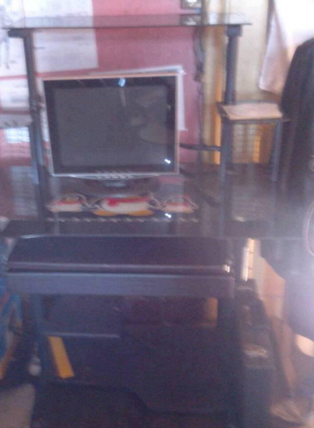 Table ordinateur de bureau à vendre - Antananarivo, Madagascar