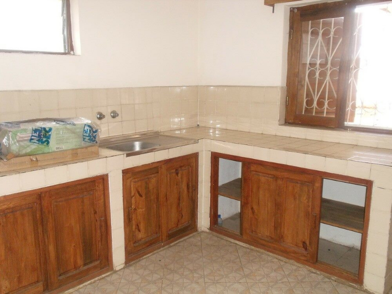 MAISON A USAGE MIXTE A LOUER A ANALAMAHINTSY ref#6742 Miniature 2