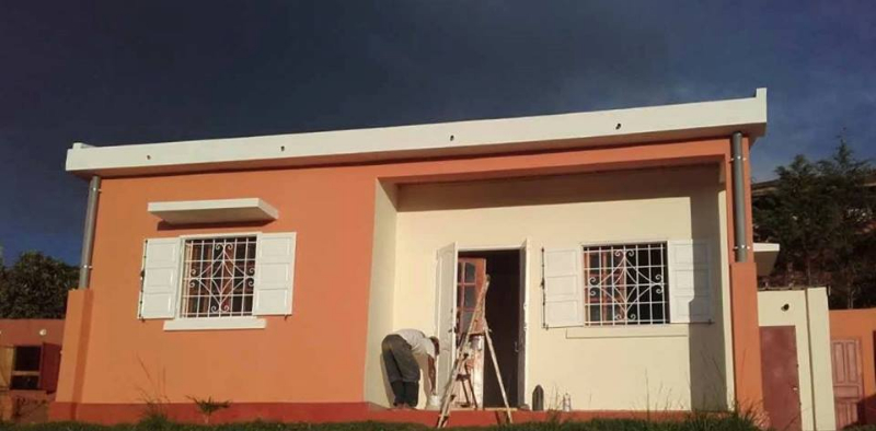 AMBOHIMALAZA 1200 m2 + 2 Maisons+logtgardien - ANtananarivo AMbohim, MADAGASCAR