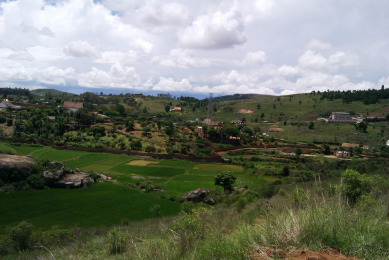 AMBOHIMALAZA 1200 m2 + 2 Maisons+logtgardien Miniature 2