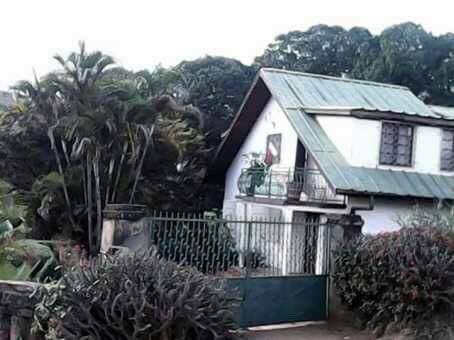 Vente de Beau propriété avec un Grand Villa à étage , Terrains , Rizière Miniature 1