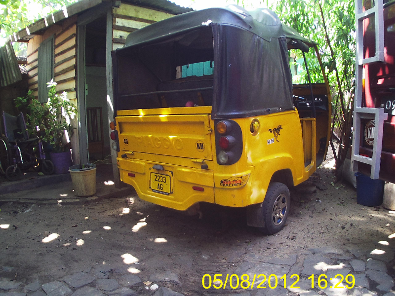 tuctuc piaggio a vendre - toamasina, madagascar