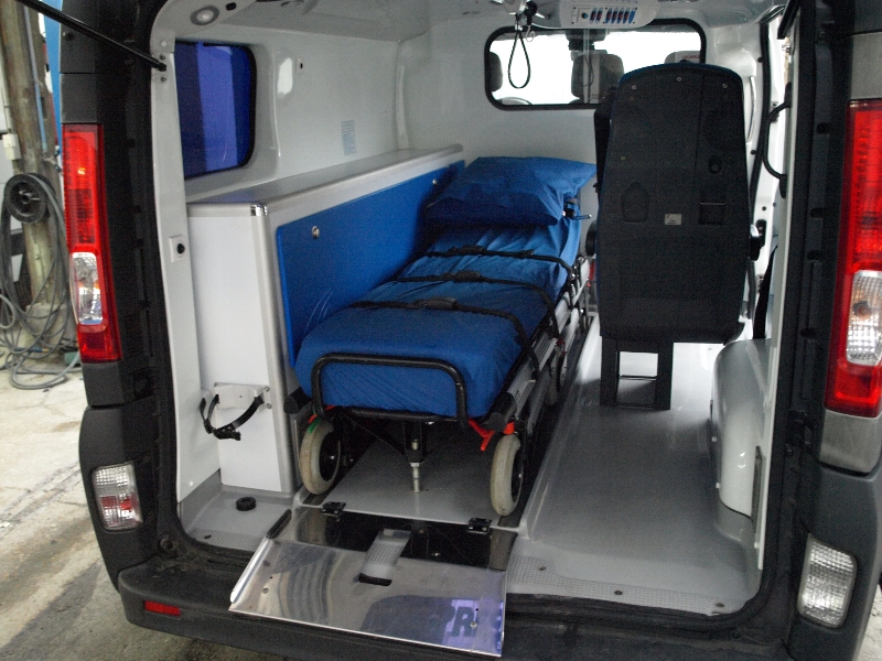 A VENDRE AMBULANCE Miniature 2