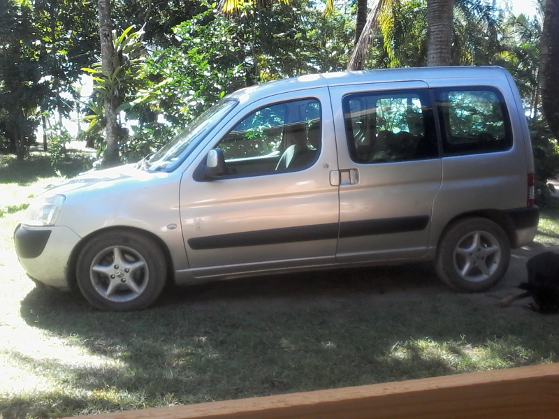 Peugeot Partner Totem grise métallisée - Tamatave, magagascar