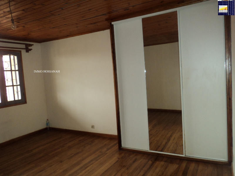 VILLA F4 CONFORT A LOUER A AMBOHIDRATRIMO  RÉF:LV3011009 Miniature 3