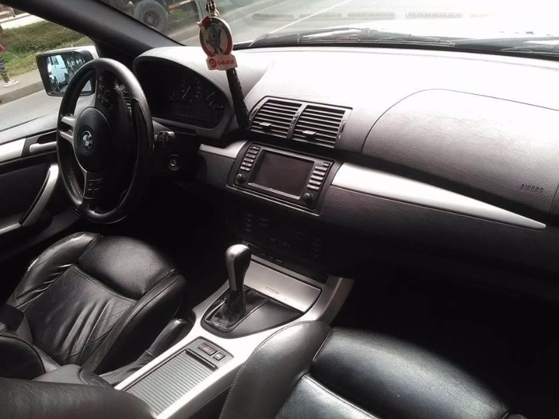 A VENDRE 4x4 haut de gamme BMW x5 E53 en très bon état Miniature 2