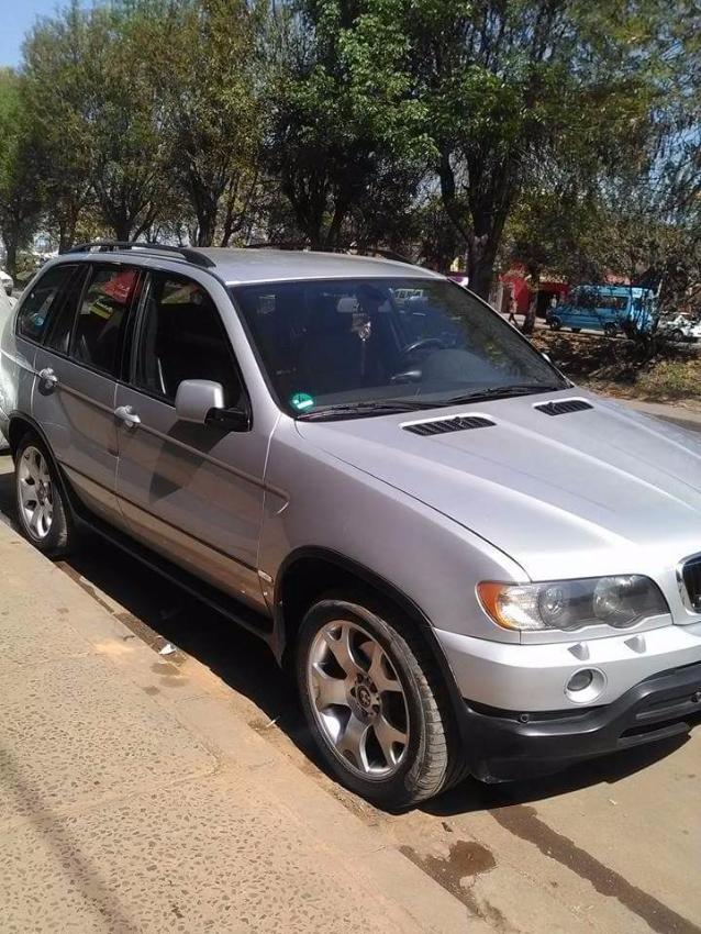 A VENDRE 4x4 haut de gamme BMW x5 E53 en très bon état Miniature 3