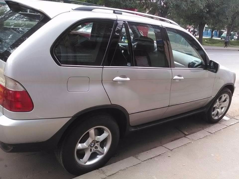 A VENDRE 4x4 haut de gamme BMW x5 E53 en très bon état Miniature 1