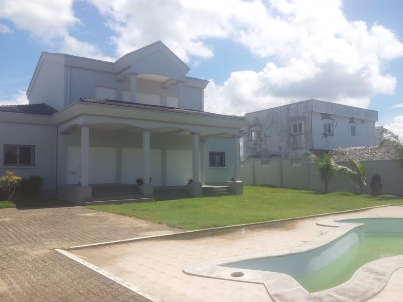 Grande Villa à étage meublée à louer à Tamatave Miniature 3