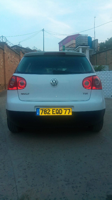 A vendre Golf type V 1,9 TDI Année 2005 Miniature 1