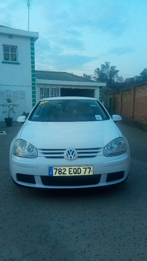 A vendre Golf type V 1,9 TDI Année 2005 Miniature 3