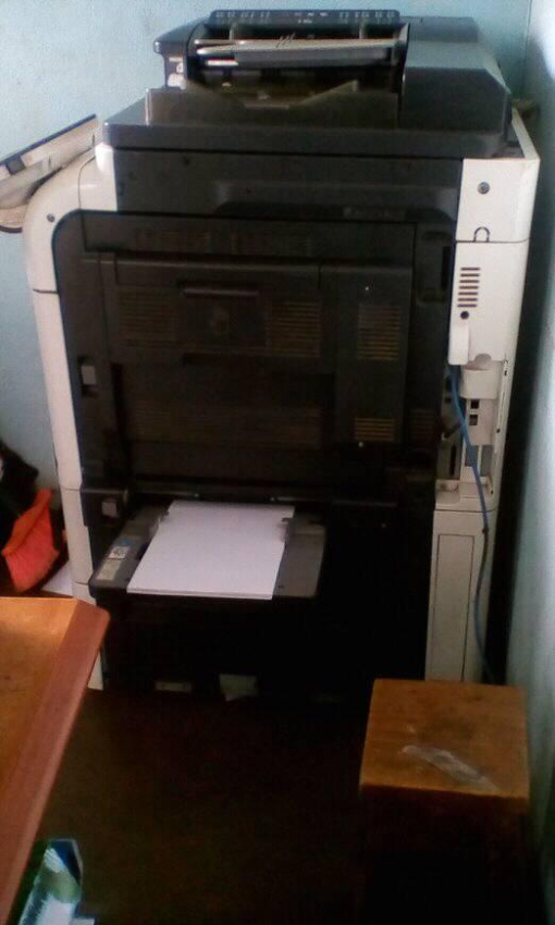 à vendre KONICA bizhub C 550 à 3.000.000Ar à débattre Miniature 1