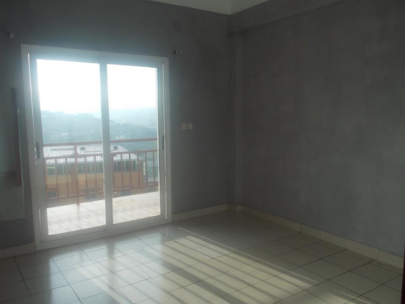 APPARTEMENT 3PIECES A LOUER A AMBATOBE Ref#50250 Miniature 1