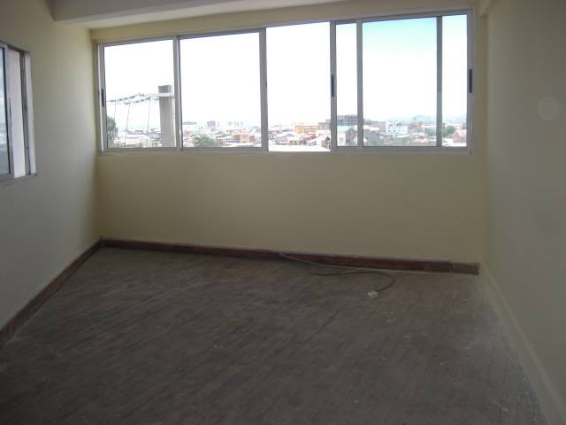 BUREAU A LOUER A ANKAZOMANGA Ref#7582 - Antananarivo, MADAGASCAR