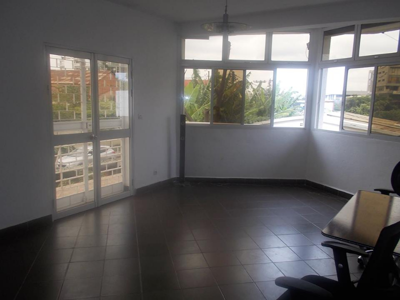 APPARTEMENT A USAGE BUREAU A LOUER A ALAROBIA Ref#7580 - Antananrivo, MADAGASCAR