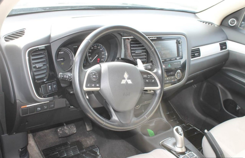 Mitsubishi Outlander 2014 Miniature 3