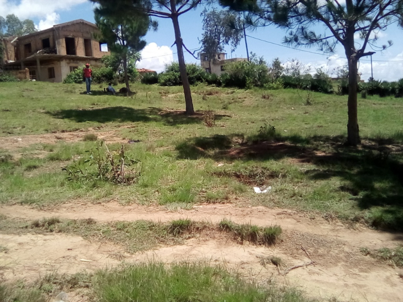 URGENT URGENT A VENDRE TERRAIN BORD DE ROUTE Miniature 1