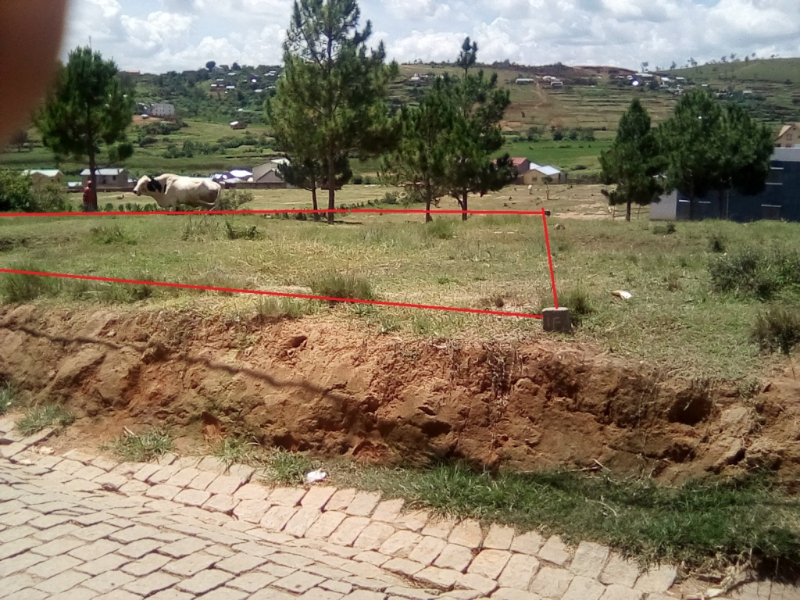 URGENT URGENT A VENDRE TERRAIN BORD DE ROUTE - Tananarivo, Madagascar