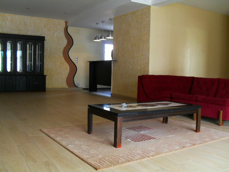 A VENDRE: VILLA F7, quartier résidentiel avec dépendance gardien Miniature 1