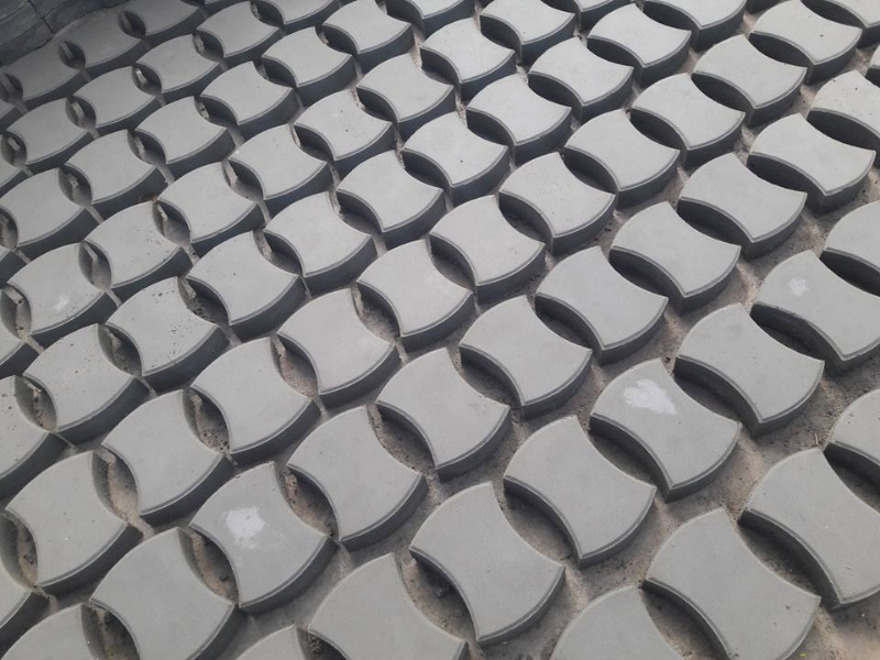 PAVE AUTOBLOQUANT LIVREE POSEE - Antananarivo, Madagascar