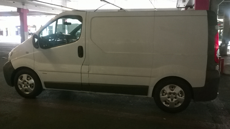 OPEL VIVARO OCCAZ DE FRANCE  - ANTANANARIVO , MADAGASCAR 