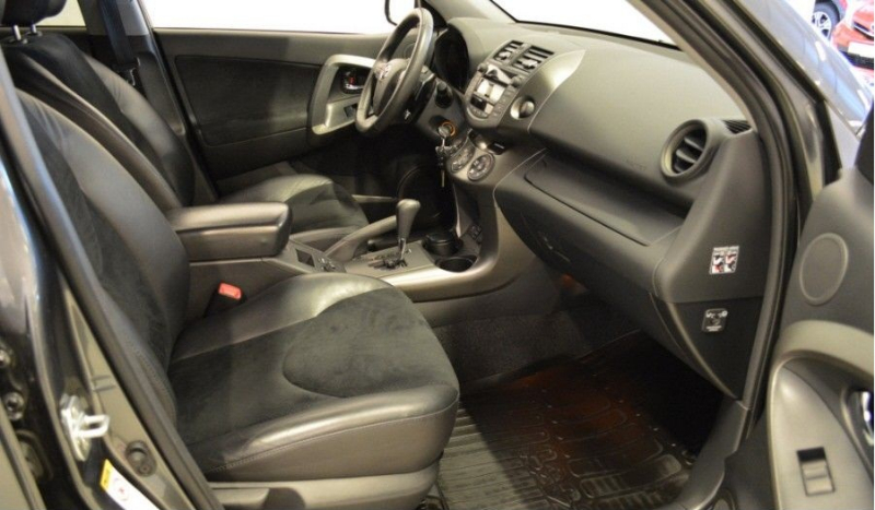 Toyota RAV4 2,2 D-CAT AT Vanguard Executive Miniature 2