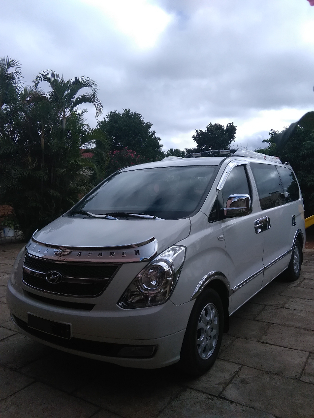 location de voiture hyundai grand starex - antananarivo, madagascar