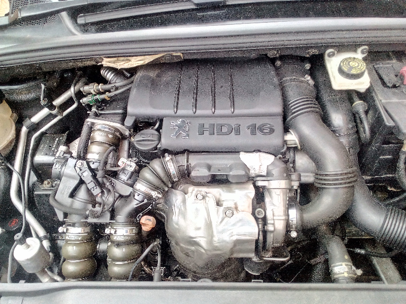 A vendre peugeot 308 hdi 1.6 16 soupapes Miniature 2