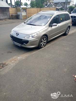 voiture a louer Miniature 1