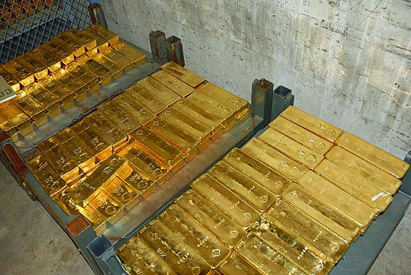 Pur metal or - Montreuil, France