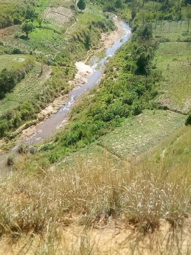 A VENDRE TERRAIN BORD DE ROUTE RN1 Miniature 1