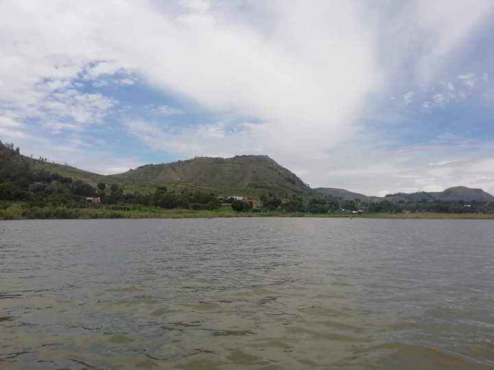 TERRAIN BORD DU LAC AMPEFY - TANA AMPEFY, Mada