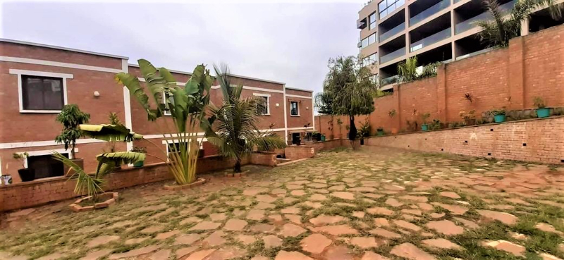 AMBATOBE MAHAKAKA : 2 Duplex T3 À Louer - ANTANANARIVO, MADAGASCAR