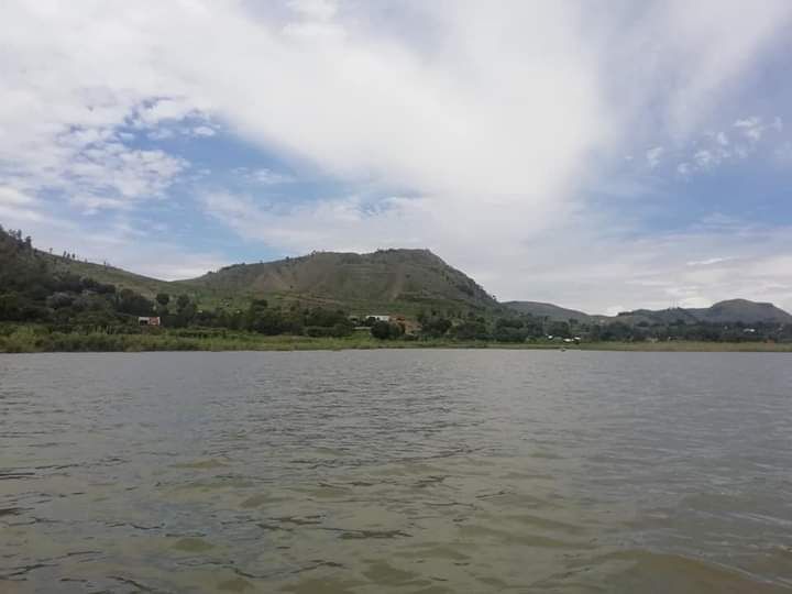 TERRAIN BORD DU LAC AMPEFY - Tana Ampefy, Mada