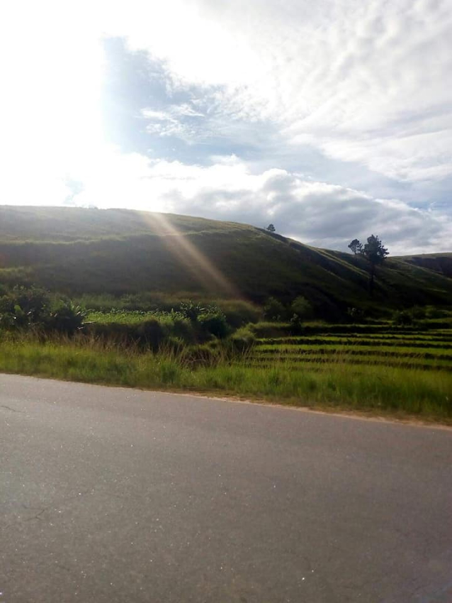 TANY MORA AMORON-DALANA RN1...ROUTE MANDEHA ANALAVORY Miniature 1