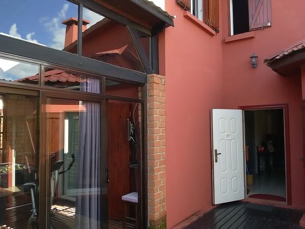 A VENDRE Villa Duplex Sise à Mandrosoa Ivato Image principale