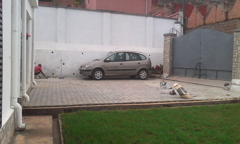 SPECIALISTE EN REVETEMENT SOL & ETANCHEITE : PAVAGE, BETON ARME,. …  ! Miniature 1