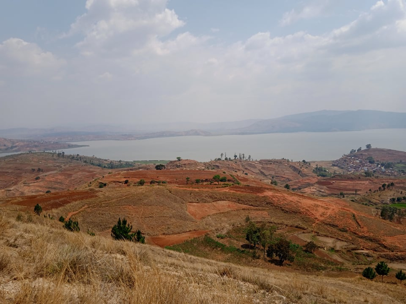 TERRAIN VUE SUR LAC AMPEFY - tana, madagascar