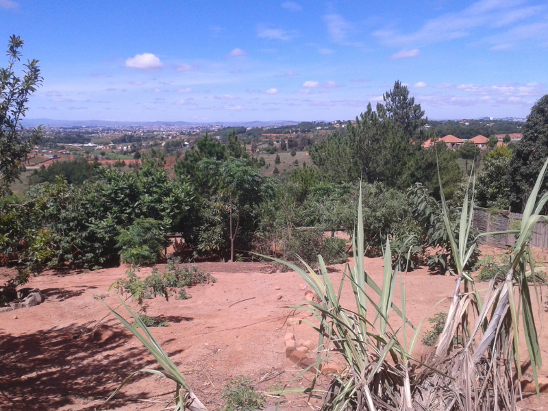 Terrain rare  en bord de route 800m2 à vendre - Tananarive, Madagascar