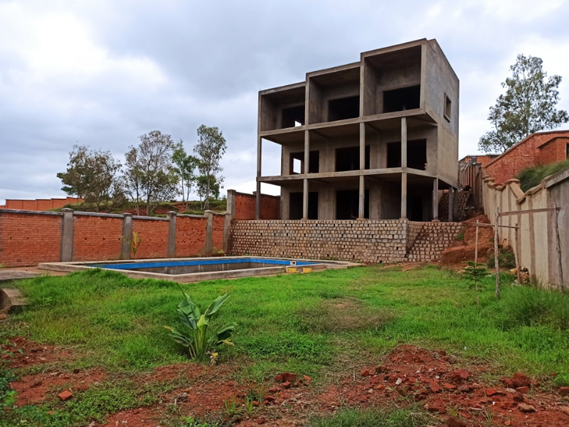 MAISON MODERNE EN COURS DE FINITION - Antananarivo , Madagascar