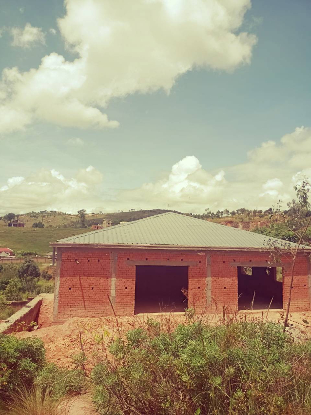 URGENT  Maison en cour de finition - tana AMBATOMIRAHAVAV, Mada