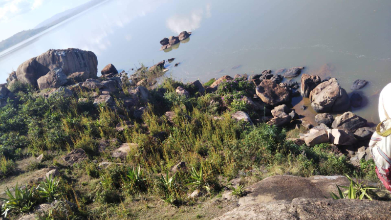 TERRAIN A VENDRE BORD DU LAC AMPEFY Miniature 3